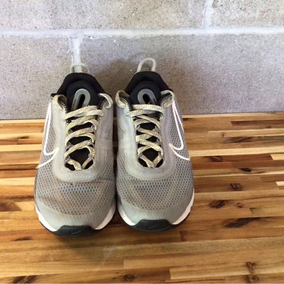 Used Boys NIke Air Max 2090 SE - Picture 2 of 6